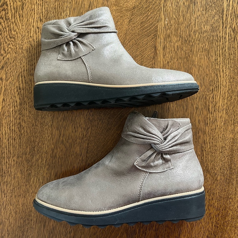 Clarks Sharon Salon Pewter Womens Suede Leather Ankle Boots NWOT